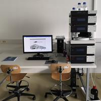 Tekućinski kromatograf visoke učinkovitosti opremljen detektorom s poljem dioda (HPLC-DAD)